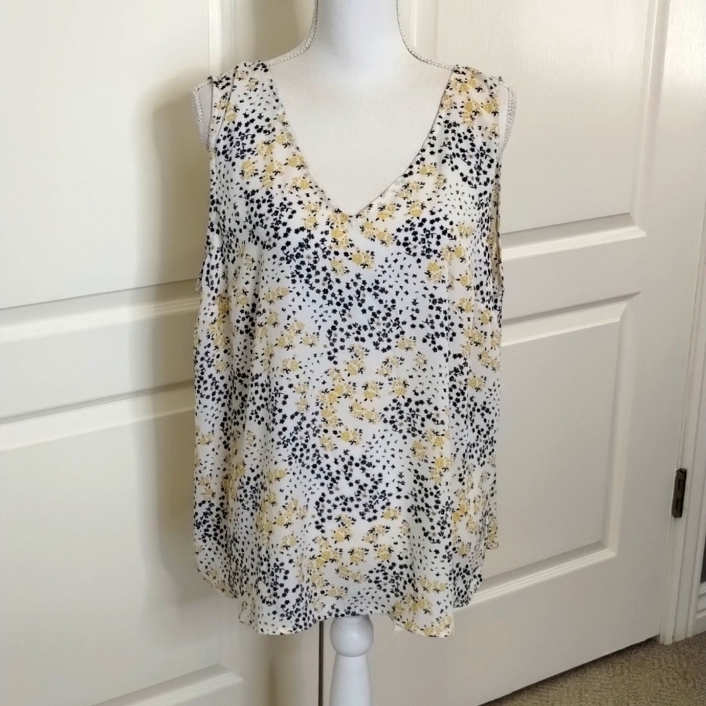 Maurices 16/18W sleeveless yellow/gray floral blouse